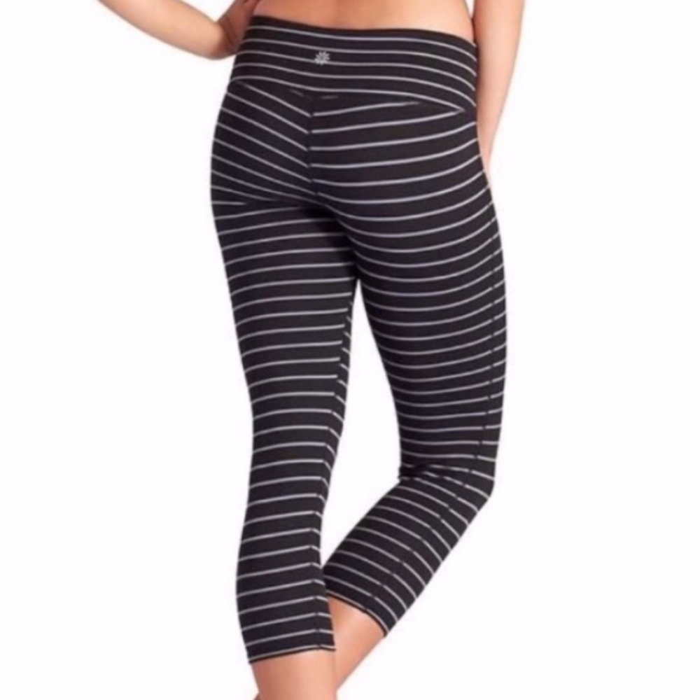 Athleta chaturanga crops striped black M Capri  crop leggings